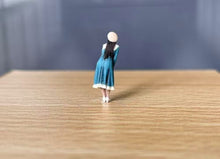 Load image into Gallery viewer, 1:64 Painted Figure Model Miniature Resin Diorama Sand Pretty Woman GIrl Dress