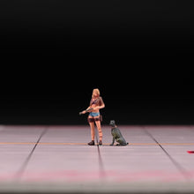 Load image into Gallery viewer, 1:64 Painted Figure Model Miniature Resin Diorama Sand Toy Beauty Hound Girl Gun New