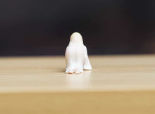 Load image into Gallery viewer, 1:24 Painted Figure Model Miniature Resin Diorama Sand Creeping ghost Woman