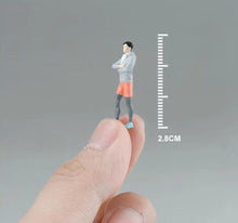Load image into Gallery viewer, 1:64 Painted Figure Mini Model Miniature Resin Diorama Sand Running Sports Man
