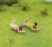 Load image into Gallery viewer, 1:64 Painted Figure Model Miniature Resin Diorama Outdoor Picnic Camping Reading Collection