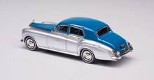Load image into Gallery viewer, GFCC 1:64 1965 Silver Cloud III Classic Luxury Model Diecast Metal Car New