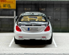 Load image into Gallery viewer, Master 1:64 Black White S650 X222 Luxury Sedan Model Diecast Metal Car New Collection