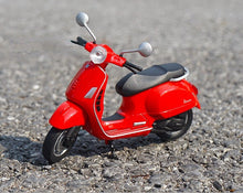 Load image into Gallery viewer, WELLY 1:18 2017 GTS 125CC Sports Classic Model Diecast Metal Motorcycle