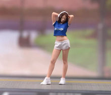 Load image into Gallery viewer, 1:24 Painted Figure Model Miniature Resin Diorama Sand Fashion Lady Headset Girl