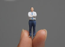 Load image into Gallery viewer, 1:64 Painted Figure Model Miniature Resin Diorama Sand White Shrit Man Standing