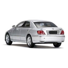 Load image into Gallery viewer, Masdi 1:64 Silver Reiz 2.5V Sedan Sports Model Diecast Metal Car New Collection