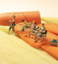 Load image into Gallery viewer, 1:64 Painted Figure Model Miniature Resin Diorama Sand Outdoor Fishing Angling