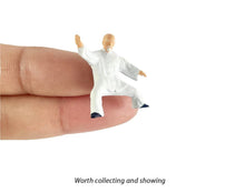Load image into Gallery viewer, 1:64 Painted Figure Mini Model Miniature Resin Diorama Tai Chi Grandpa Grandma