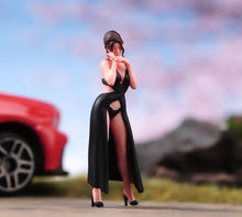 Load image into Gallery viewer, 1:64 Painted Figure Model Miniature Resin Diorama Sand Morden Girl Black Dress