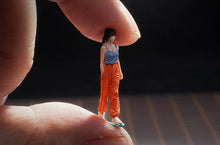 Load image into Gallery viewer, 1:64 Painted Figure Model Miniature Resin Diorama Toy Sand Casual Girl Walking