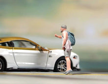 Load image into Gallery viewer, 1:64 Painted Figure Model Miniature Resin Diorama Sand Grab Taxi Man Standing Collection