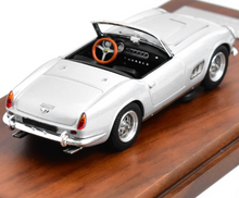 Load image into Gallery viewer, YM 1:64 250 GT California Spyder SWB Racing Sports Model Diecast Resin Car New Collection