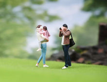 Load image into Gallery viewer, 1:64 Painted Figure Model Miniature Resin Diorama Sand Casual Man Woman Kid Pet