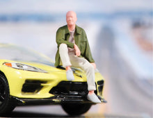 Load image into Gallery viewer, 1:24 Painted Figure Model Miniature Resin Diorama Sand Casual Man Sitting