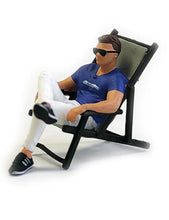 Load image into Gallery viewer, 1:64 Painted Figure Mini Model Miniature Resin Diorama Cafe Restaurant Waiter