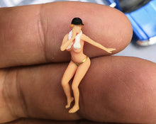 Load image into Gallery viewer, 1:64 Painted Figure Mini Model Miniature Resin Diorama Sexy Car Wash Girl Lady