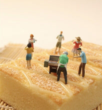 Load image into Gallery viewer, 1:64 Painted Figure Model Miniature Resin Diorama Sand BBQ Outdoor Picnic Party