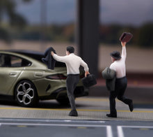 Load image into Gallery viewer, 1:64 Painted Figure Model Miniature Resin Diorama Sand Toy Suit Man Chasing Car