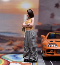 Load image into Gallery viewer, 1:24 Painted Figure Model Miniature Resin Diorama Cool Lady Short Hair Casual