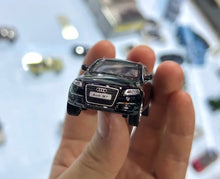 Load image into Gallery viewer, Masdi 1:64 2008 Black Q7 FSI Quattro SUV Sports Model Diecast Metal Car BN