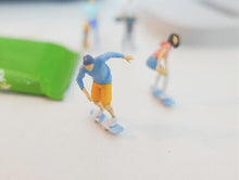 Load image into Gallery viewer, 1:64 Painted Figure Model Miniature Resin Diorama Sand Skateboarding Skating TOY