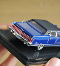 Load image into Gallery viewer, Sunstar 1:64 Blue 1979 Lincoln Continental Town Model Diecast Metal Car New Collection