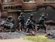 Load image into Gallery viewer, 1:64 Painted Figure Model Miniature Resin Diorama Toy Sand Commando Soldiers