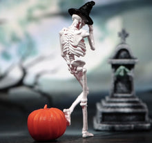 Load image into Gallery viewer, 1:64 Painted Figure Model Miniature Resin Diorama Toy Sand White Skull Hat