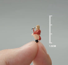 Load image into Gallery viewer, 1:64 Painted Figure Mini Model Miniature Car Scenes Resin Girl Singer Squatting