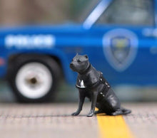 Load image into Gallery viewer, 1:64 Painted Figure Model Miniature Resin Diorama Sand Hong Kong Policeman Toy Collection