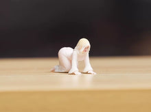 Load image into Gallery viewer, 1:24 Painted Figure Model Miniature Resin Diorama Sand Creeping ghost Woman