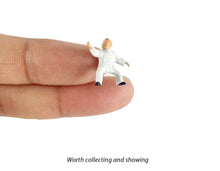 Load image into Gallery viewer, 1:64 Painted Figure Mini Model Miniature Resin Diorama Tai Chi Grandpa Grandma