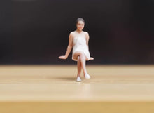Load image into Gallery viewer, 1:24 Painted Figure Model Miniature Resin Diorama Sand Woman Wearing a Towel