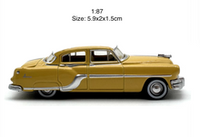 Load image into Gallery viewer, 1:87 Yellow 1954 Pontiac Chief Sedan Classic Sport Model Diecast Metal Car New Collection