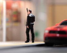 Load image into Gallery viewer, 1:64 Painted Figure Model Miniature Resin Diorama Sand Man With Long Gun Black