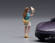 Load image into Gallery viewer, 1:64 Painted Figure Model Miniature Resin Diorama Toy Sand Pretty Girl With Hat