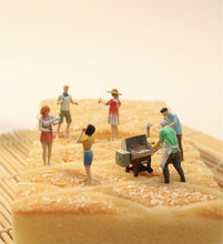 Load image into Gallery viewer, 1:64 Painted Figure Model Miniature Resin Diorama Sand BBQ Outdoor Picnic Party