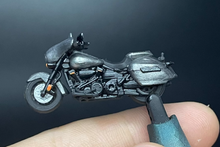 Load image into Gallery viewer, 1:64 2013 STRATOLINER DELUXE Motorcycle Motor Bike Model Resin New