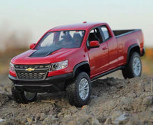 Load image into Gallery viewer, Maisto 1:27 Red 2017 Colorado ZR2 Pickup Off Road Model Toy Diecast Metal Car