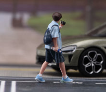 Load image into Gallery viewer, 1:64 Painted Figure Model Miniature Resin Diorama Toy Sand Walking Couple Lovers
