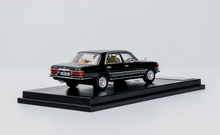 Load image into Gallery viewer, Maxwell 1:64 Black 450SEL W116 Sedan Classic Sport Model Diecast Metal Car New