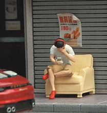 Load image into Gallery viewer, 1:64 Painted Figure Mini Model Miniature Resin Diorama Sand Headset Boy Sitting New