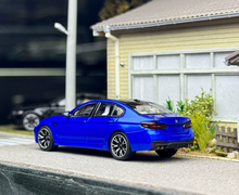 Load image into Gallery viewer, Howie 1:64 Blue F90 M5 Sedan Sports Model Diecast Metal Car New Collection