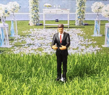 Load image into Gallery viewer, 1:64 Painted Figure Mini Model Miniature Resin Diorama Set Wedding Couple Sand