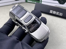 Load image into Gallery viewer, WHELART 1:64 Gray Discovery 4 HSE Sports SUV Model Diecast Metal Car BN