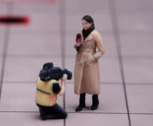 Load image into Gallery viewer, 1:64 Painted Figure Model Miniature Resin Diorama street interview Host Camera B