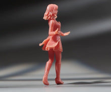 Load image into Gallery viewer, 1:64 Painted Unpainted Figure Model Miniature Resin Diorama Sand Walking Lady