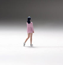 Load image into Gallery viewer, 1:64 Painted Figure Model Miniature Resin Diorama Sand Pink Hoodie Casual Girl New