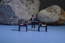 Load image into Gallery viewer, 1:64 Painted Figure Model Miniature Resin Diorama Toy Magitian Props Illusionist